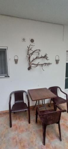 a table and two chairs in a room at Windy Place in Fourfourás