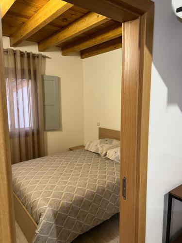 a bedroom with a bed and a window at Quinta da nogueira 