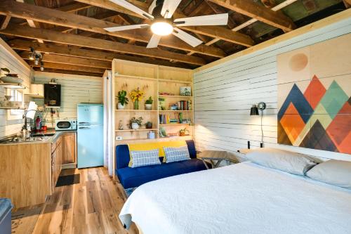 Dapur atau dapur kecil di Peaceful Rutherfordton Getaway 6 Mi to Downtown!