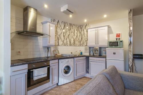 A cozinha ou cozinha compacta de Modern 2 Bed Apartment in Central Manchester