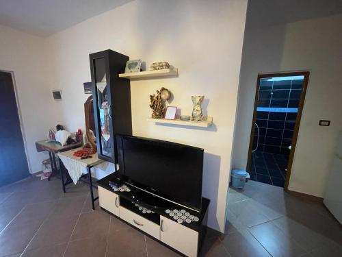TV a/nebo společenská místnost v ubytování Elsa Apartment