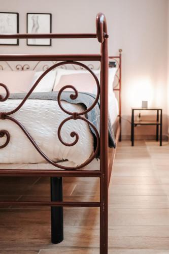 a bed with a metal frame in a room at Tra le case di Reggio - Passo Buole in Reggio Emilia