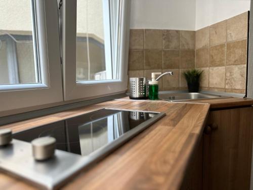 Kuchyňa alebo kuchynka v ubytovaní Standard Apartment by Hi5 - Petőfi 12
