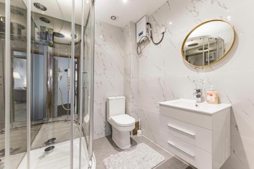 a bathroom with a shower and a toilet and a sink at Marylebone City Apartments in London