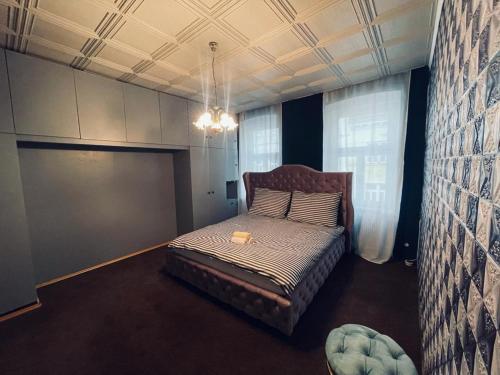 1 dormitorio con 1 cama en una habitación en Jupiter Apartment, en Viena
