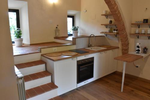 Η κουζίνα ή μικρή κουζίνα στο Claves Claustri - Camere in appartamento storico