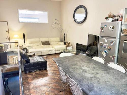 CANNES t4 bourgeois 790M de la plage, Palais et Croisette