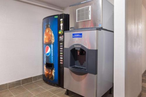 Φωτογραφία από το άλμπουμ του Regal 8 Inn & Suites σε Λίνκολν