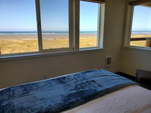 Ένα ή περισσότερα κρεβάτια σε δωμάτιο στο Moonstone Beach Motel