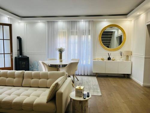 Photo de la galerie de l'établissement Superbe maison avec jardin, à Ris-Orangis