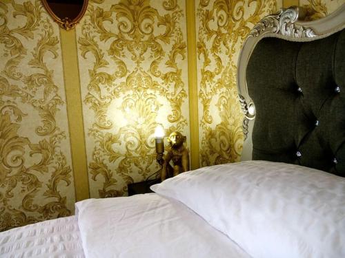 a bedroom with a bed and a gold wall at Stunningly Opulent Gold Apartment Near Sheffield FULL SKY TV in Rotherham