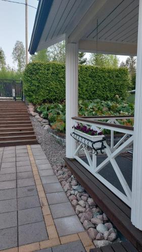 Κήπος έξω από το Arolahti Suite ( Rapojärvi )
