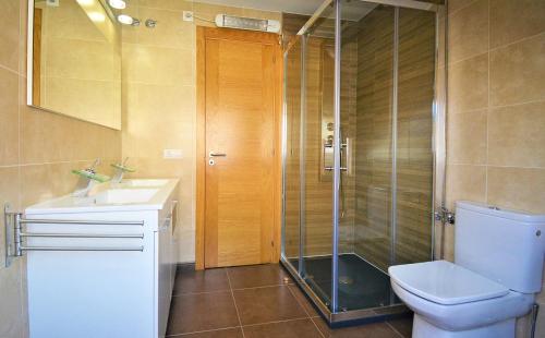 a bathroom with a shower and a toilet and a sink at Ático de playa con vistas en Baltar - Sanxenxo in Portonovo