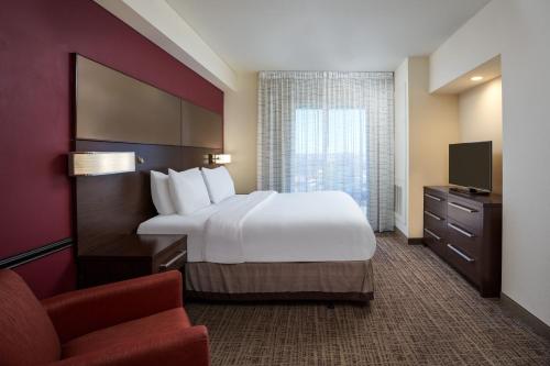 Ліжко або ліжка в номері Residence Inn by Marriott Philadelphia Airport