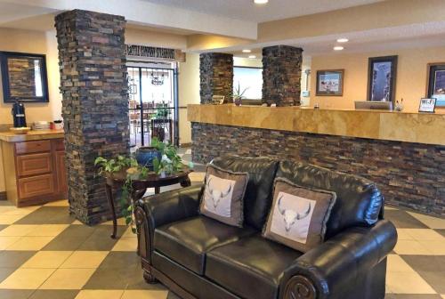 a leather couch in a lobby with a bar at Affordable Inns Evanston in Evanston