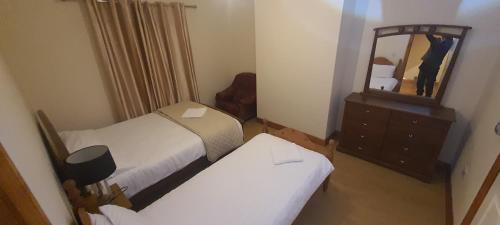 En eller flere senger på et rom på Carrick-On-Shannon Townhouse Accommodation - Room only