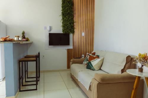 a living room with a couch and a tv at FLAT TOP COM 02 QUARTOS a 100m da ORLA de ATALAIA na TEMPORADA737 in Aracaju