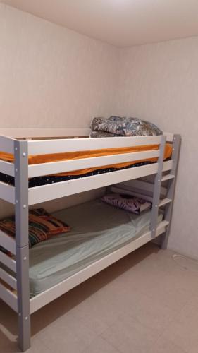 Poschodová posteľ alebo postele v izbe v ubytovaní grand apparte meuble a Clermont