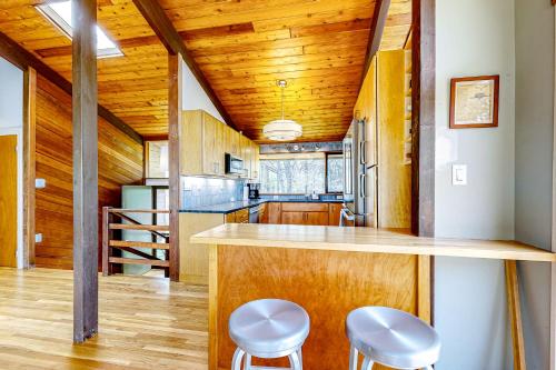 Gallery image of Bijha's View in Chilmark