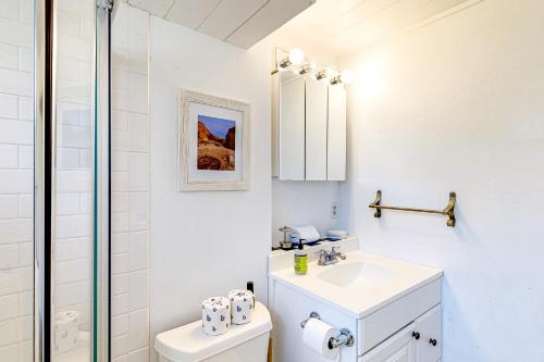 Gallery image of Bijha's View in Chilmark