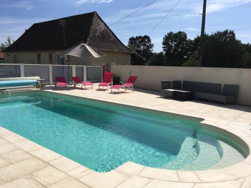 Gite de Born avec piscine privée au coeur de la campagne