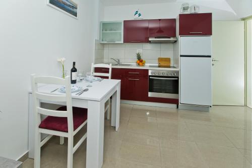 Η κουζίνα ή μικρή κουζίνα στο Forr Apartments - Hvar, Croatia