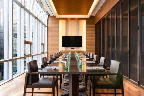a large conference room with a long table and chairs at Courtyard by Marriott Seoul Pangyo in Seongnam