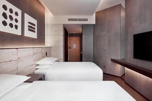 Ένα ή περισσότερα κρεβάτια σε δωμάτιο στο Four Points by Sheraton Seoul Gangnam
