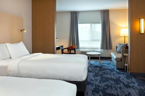 Кровать или кровати в номере Fairfield by Marriott Inn & Suites North Bay