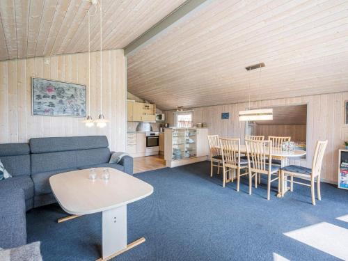 Χώρος καθιστικού στο 4 person holiday home in Hemmet-By Traum