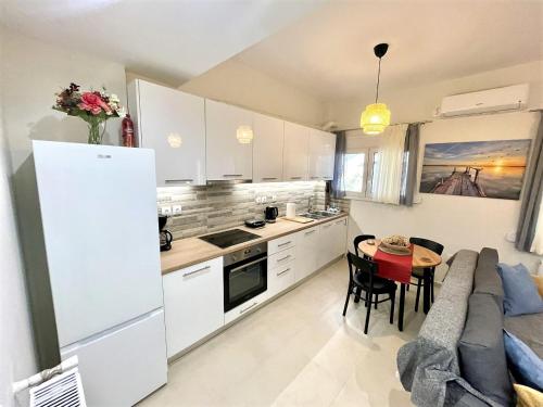 Elegant & Modern Flat Near Panathenaic Stadium