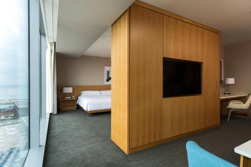 a hotel room with a bed and a flat screen tv at Marriott Marquis Chicago in Chicago