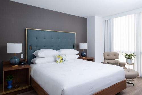 Le Meridien Essex Chicago Image