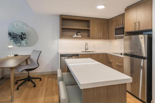 Cucina o angolo cottura di Element Denver International Airport