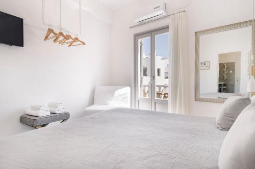 New Spacious Studio with Balcony in the heart of Naousa