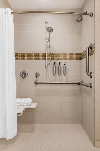 Ένα μπάνιο στο Residence Inn Denver Cherry Creek