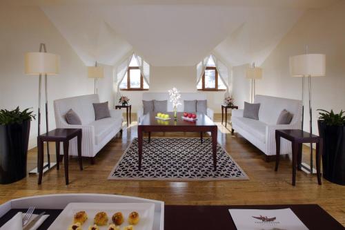 Posezení v ubytování Tsaghkadzor Marriott Hotel