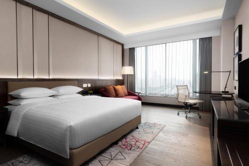 Ένα ή περισσότερα κρεβάτια σε δωμάτιο στο Courtyard by Marriott Suzhou Mudu
