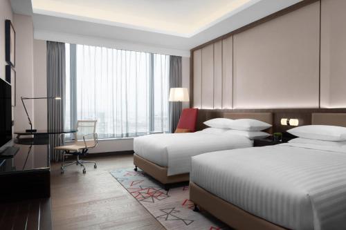 Ένα ή περισσότερα κρεβάτια σε δωμάτιο στο Courtyard by Marriott Suzhou Mudu