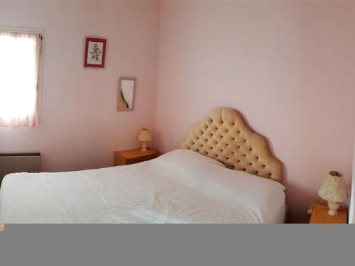 En eller flere senge i et værelse på Appartement T2 à Argelès-sur-Mer - Proche plage, parking privé, loggia sud, 4 couchages - FR-1-388-4