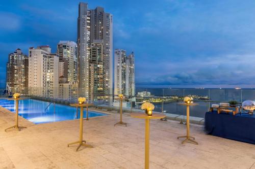 Kolam renang di atau dekat dengan Residence Inn by Marriott Panama City