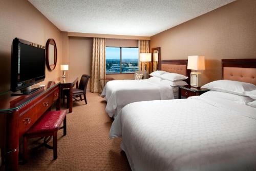 Sheraton Hotel Denver Tech Centerにあるベッド