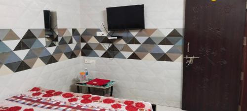 SAMPATH RESIDENCYにあるテレビまたはエンターテインメントセンター
