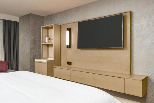 TV a/nebo společenská místnost v ubytování The Westin Tysons Corner