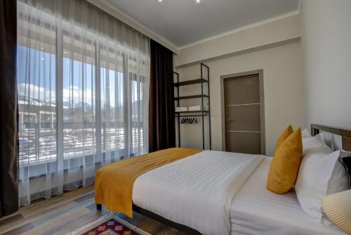 Кровать или кровати в номере My hotel Karakol