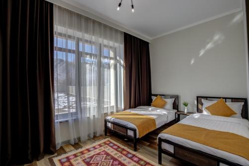 Кровать или кровати в номере My hotel Karakol
