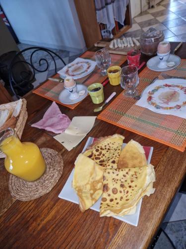 a wooden table with food on top of it at Chez mumu in Frévillers