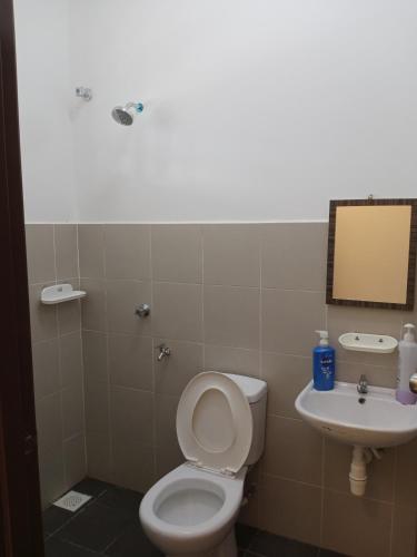 a bathroom with a toilet and a sink at Srz Homestay Teluk Kemang PD in Port Dickson