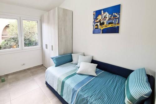 a bedroom with a bed and a picture on the wall at Villa Bettina in Sarroch