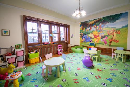 a room filled with lots of childrens toys at Rewita Rogowo k Kołobrzegu in Rogowo